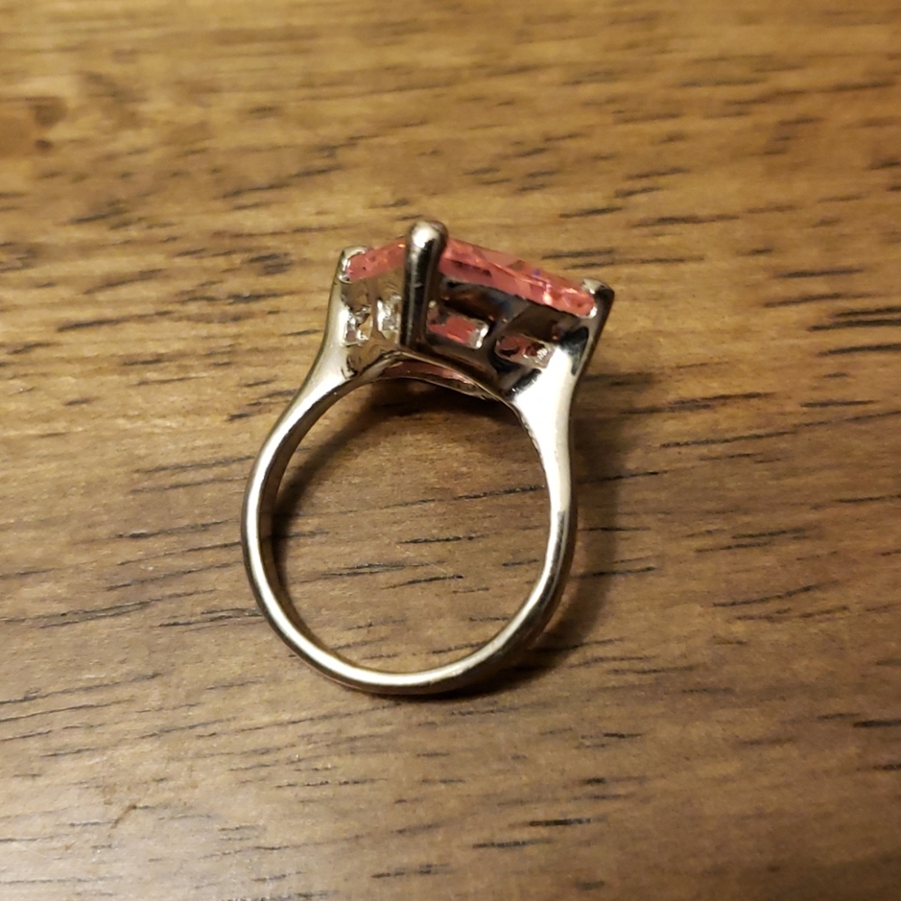 Pink stone ring. - Picture 3 of 5